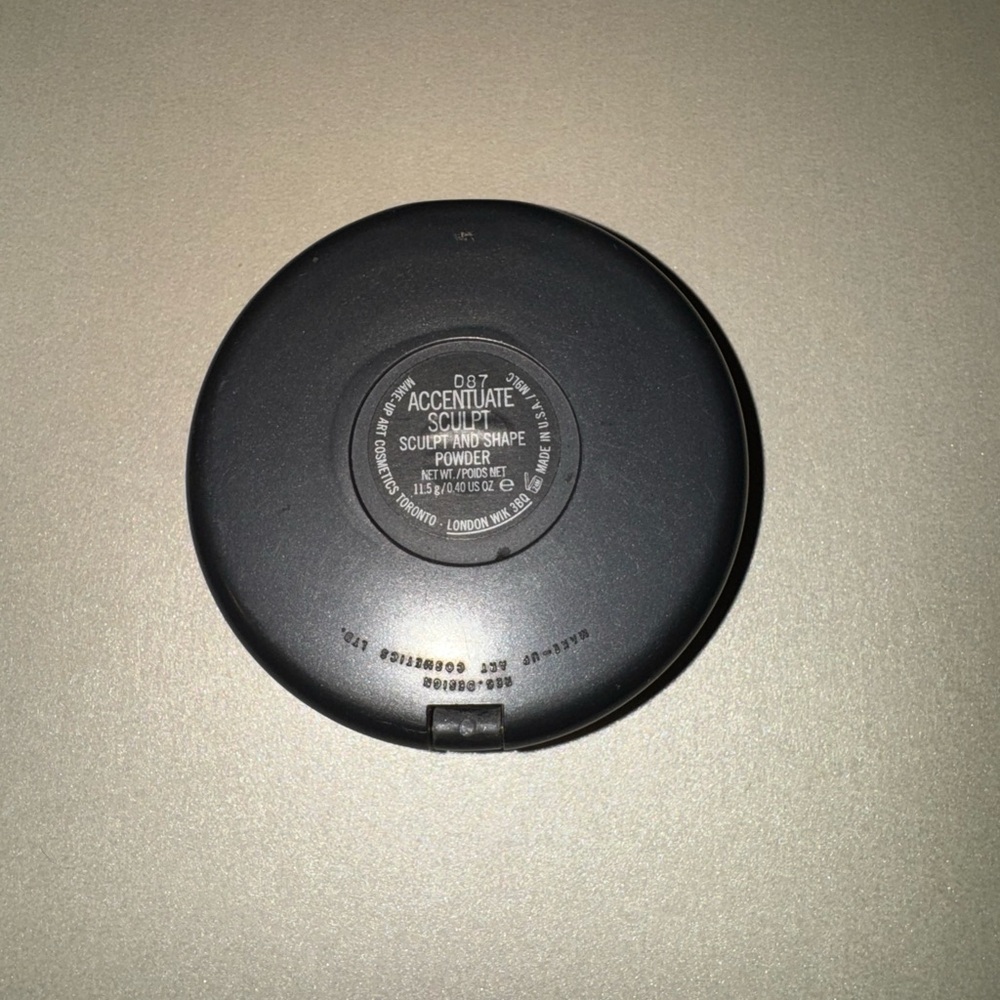 MAC Cosmetics Accentuate Sculpt - Picture 3 of 3